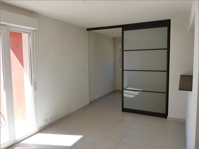 Location Appartement P2 a GARONS
