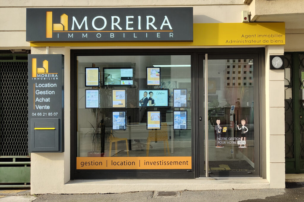 Agence MOREIRA immobilier vue depuis la rue Séguier à NIMES