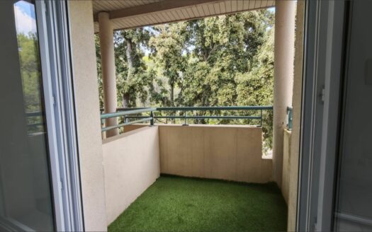 – LIVA – Appartement P2 à NIMES