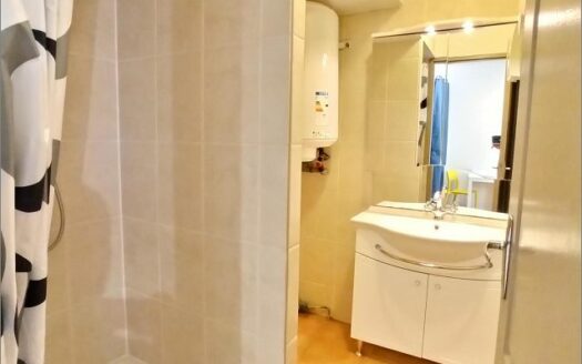 – VALERIUS – Studio meublé à NIMES