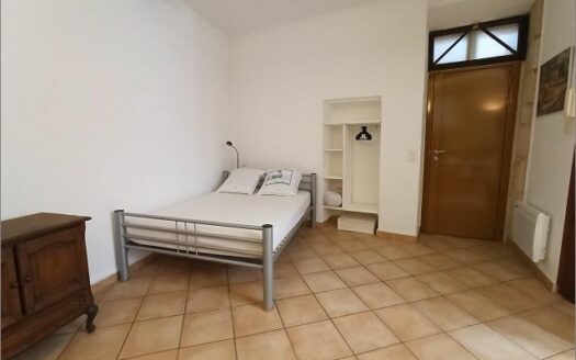 – ORIS – Studio meublé à NIMES
