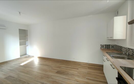 – CANIS – Appartement P2 à NIMES