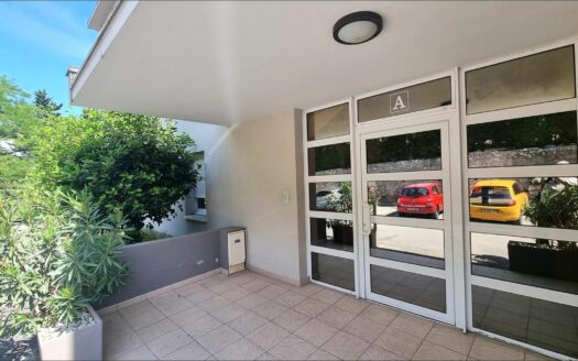 – ISIS – Appartement P2 à NIMES