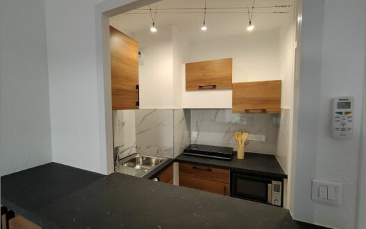 – ARVIAN – Appartement meublé à NIMES