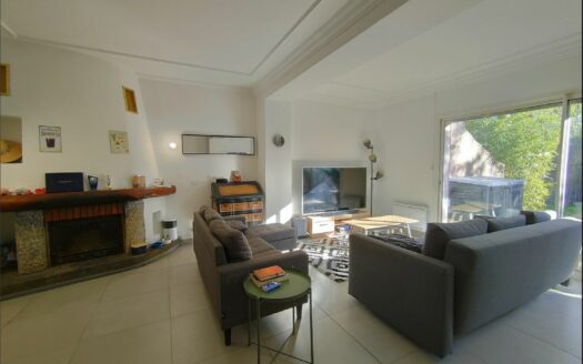 – LATRIO – Duplex P3 meublé à NIMES