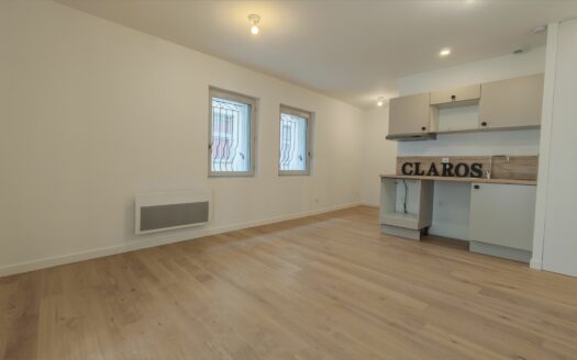 – CLAROS – Studio à NIMES