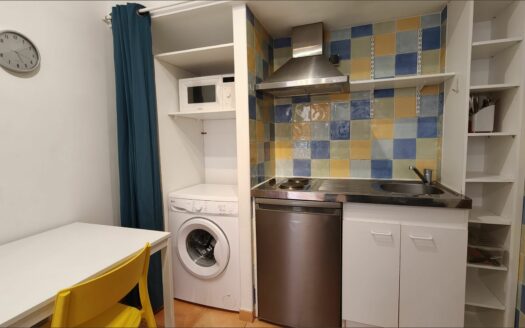 – VALERIUS – Studio meublé à NIMES