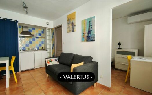 – VALERIUS – Studio meublé à NIMES