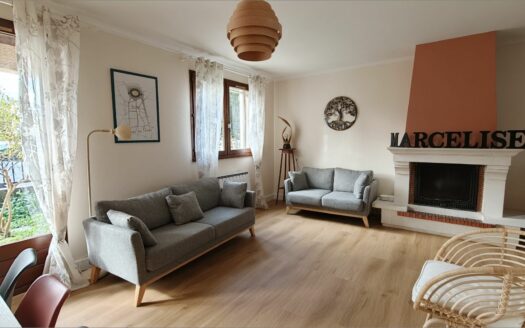 Maison de ville P4 meublée à NIMES