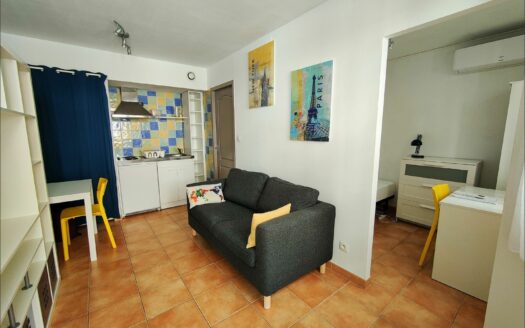 – VALERIUS – Studio meublé à NIMES