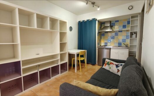 – VALERIUS – Studio meublé à NIMES