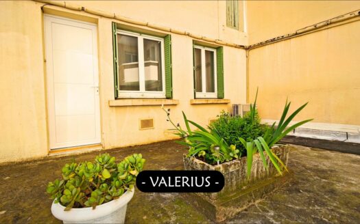 – VALERIUS – Studio meublé à NIMES