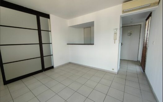 – ISVERO – Appartement P2 à GARONS