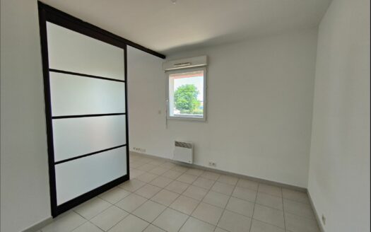 – ISVERO – Appartement P2 à GARONS