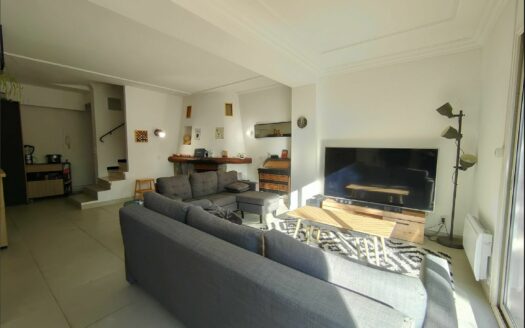 – LATRIO – Duplex P3 meublé à NIMES