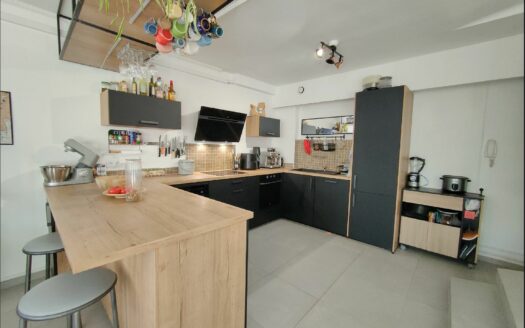 – LATRIO – Duplex P3 meublé à NIMES
