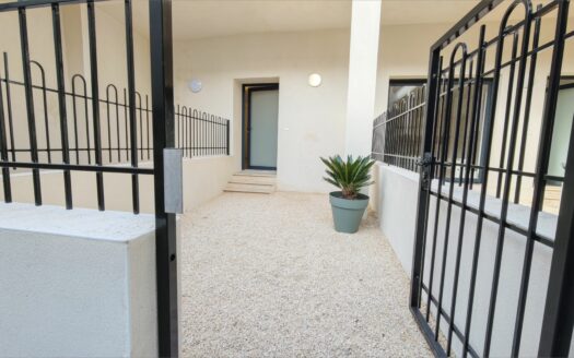 – CLAROS – Studio à NIMES