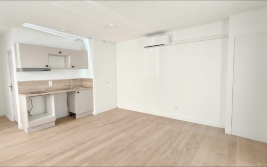 – CLAROS – Studio à NIMES