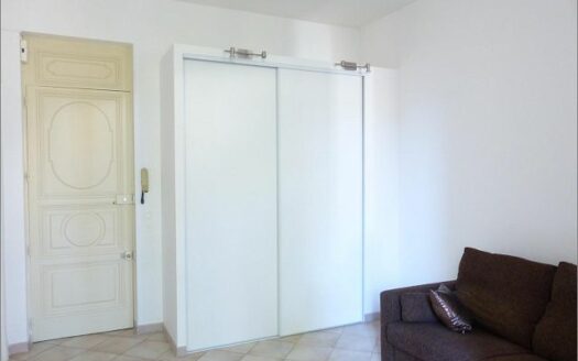 – FLORON – Appartement meublé à NIMES