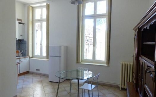 – FLORON – Appartement meublé à NIMES