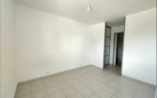 – ISVERO – Appartement P2 à GARONS