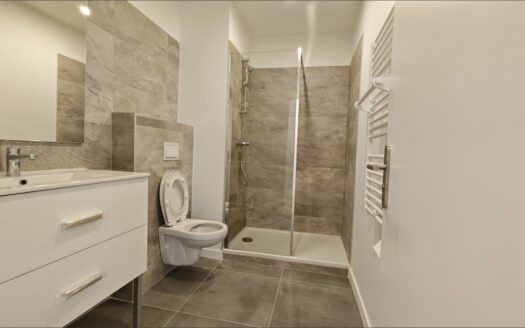 – CLAROS – Studio à NIMES