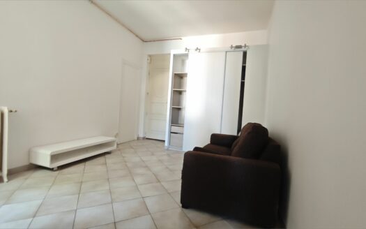 – FLORON – Appartement meublé à NIMES