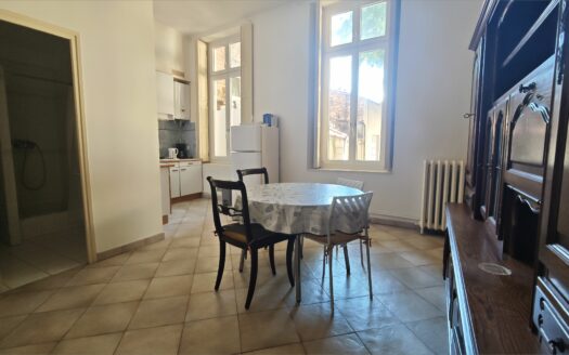 – FLORON – Appartement meublé à NIMES