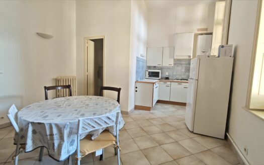 – FLORON – Appartement meublé à NIMES