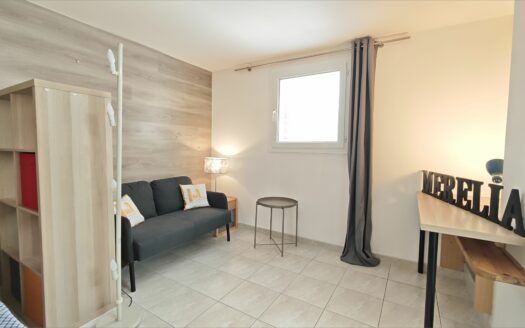 – MERELIA – Studio meublé à NIMES