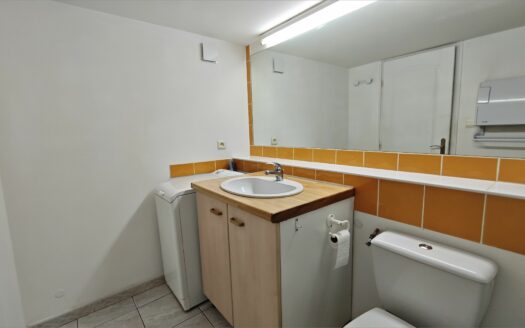 – MERELIA – Studio meublé à NIMES