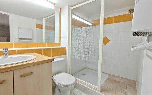 – MERELIA – Studio meublé à NIMES