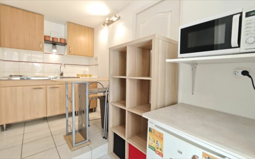 – MERELIA – Studio meublé à NIMES