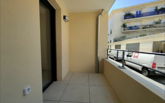 – CALERINA – Appartement P2 à NIMES