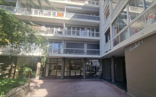 – LUCERIO – Appartement P5 à NIMES